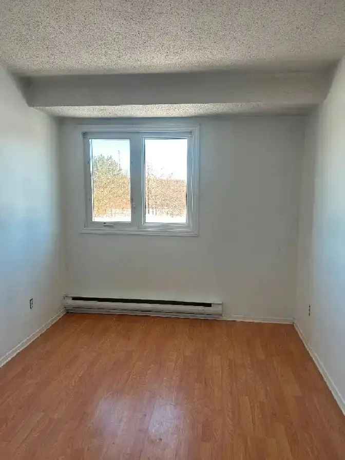 Room for Rent in Kanata with Inclusive Utilities and Great Amenities