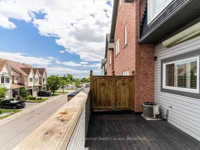 Luxury Lake View Townhome Near Go Station