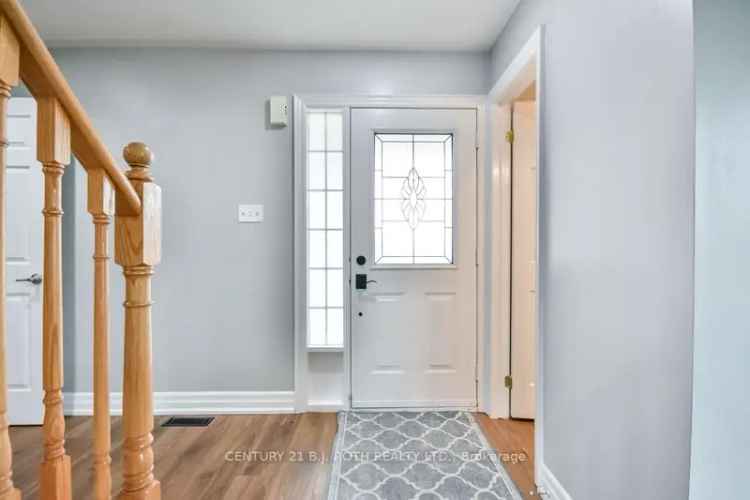 Family Home 2100 sq ft Large Backyard Close to RVH and Georgian College