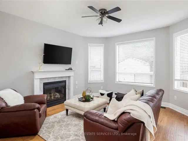 House For Sale in Oakville, Ontario