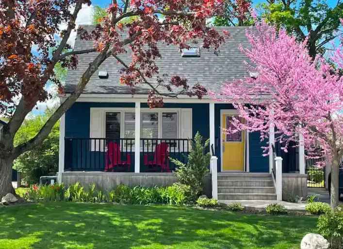 Burlington 3-Bedroom Home Updated Kitchen Large Backyard