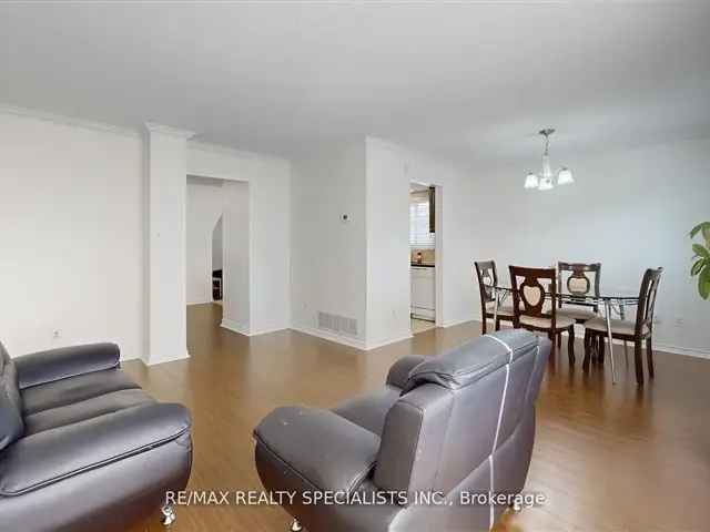 House For Sale in Brampton, Ontario