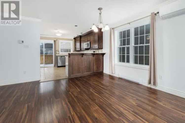 2-Apartment Home Family Investor Spacious Ensuite Kitchen Garage