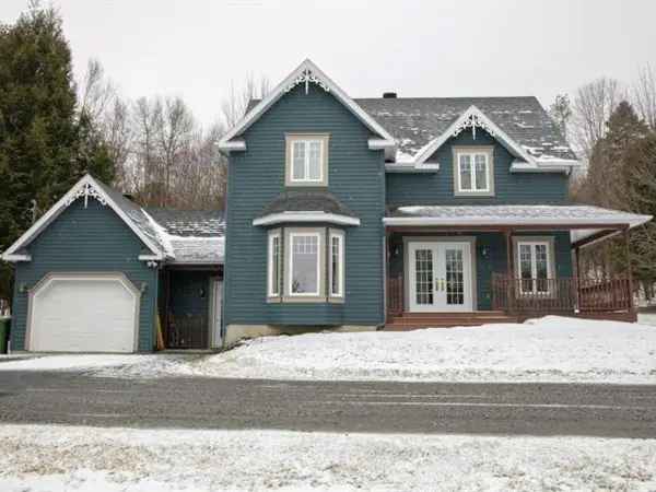 Two Story House for Sale Near Estrie