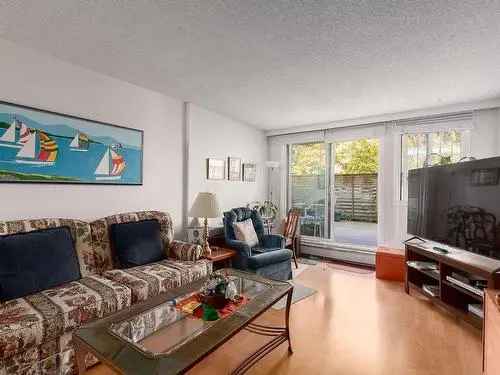 Spacious 1 Bedroom + Den Garden Home Near Kits Beach