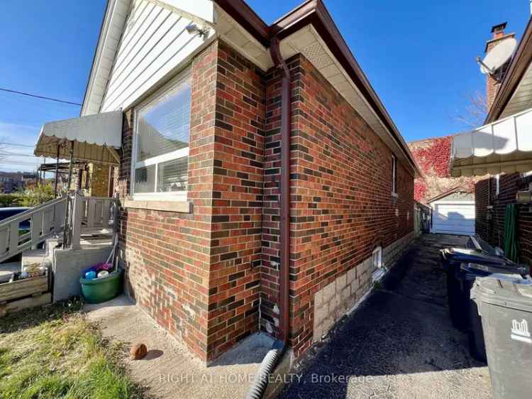 House For Sale in Toronto, Ontario