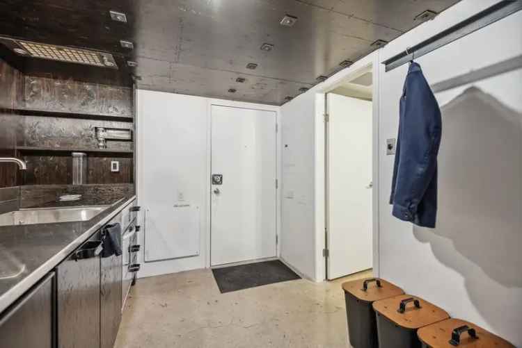 Condo For Sale in Vancouver, British Columbia