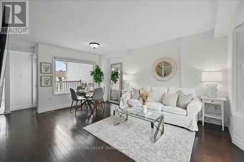 Renovated 3-Bed Townhouse in Oakville Oak Park