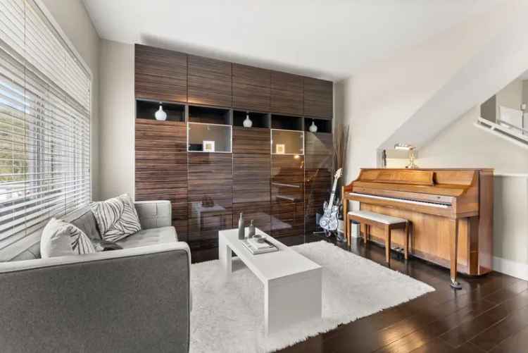 4 Bedroom Half Duplex in Surrey Sullivan Station