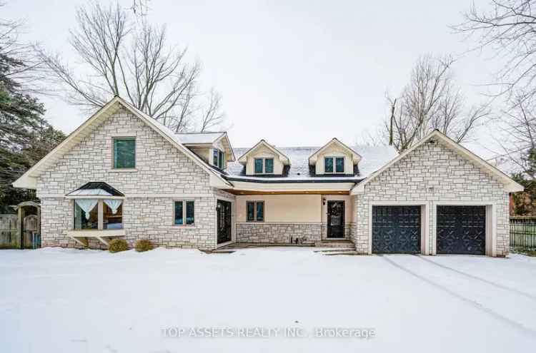 All Stone Home Steps to Downtown Oakville and Top Schools