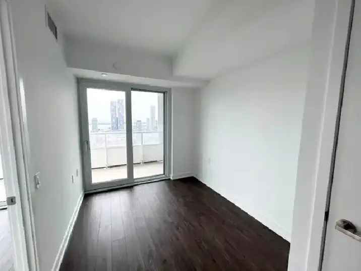Luxury 3-Bed 2-Bath Condo Downtown Toronto