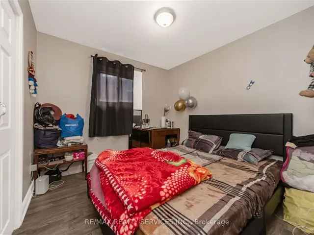 3 2 Bedroom 4 Bath House in Brampton