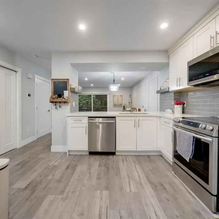 Stunning 3-Level Townhome in College Park Port Moody