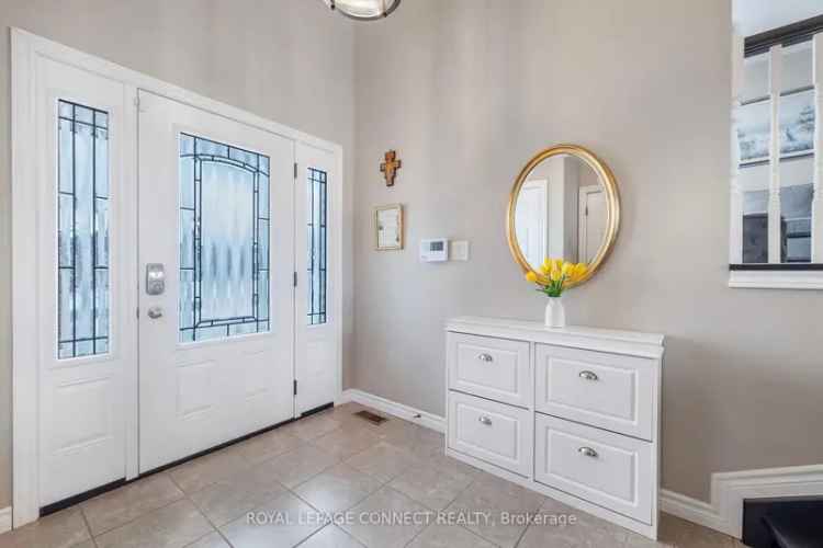 Raised Bungalow in Woodway Trail Close to Amenities