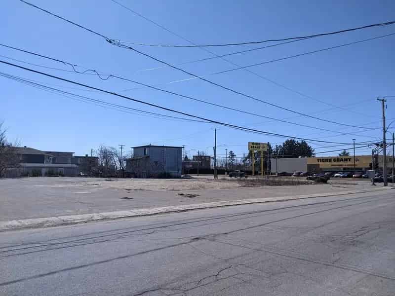 Commercial Building Office for Rent Trois Rivieres