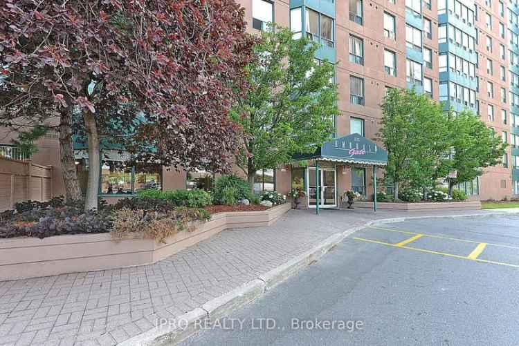 Condo For Sale in 135, Hillcrest Avenue, Mississauga, Ontario