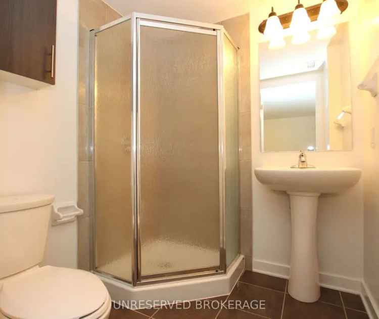 Spacious 1-Bedroom + Den Condo near Rideau Centre and U Ottawa