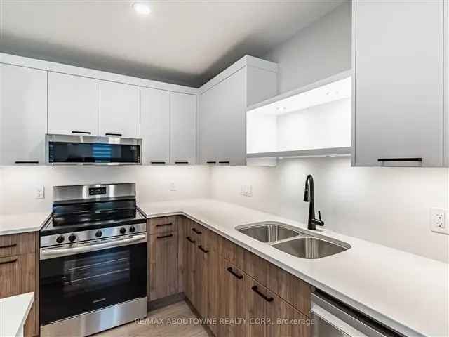 Brand New 3 Bedroom Townhome - Open Concept - Modern Kitchen