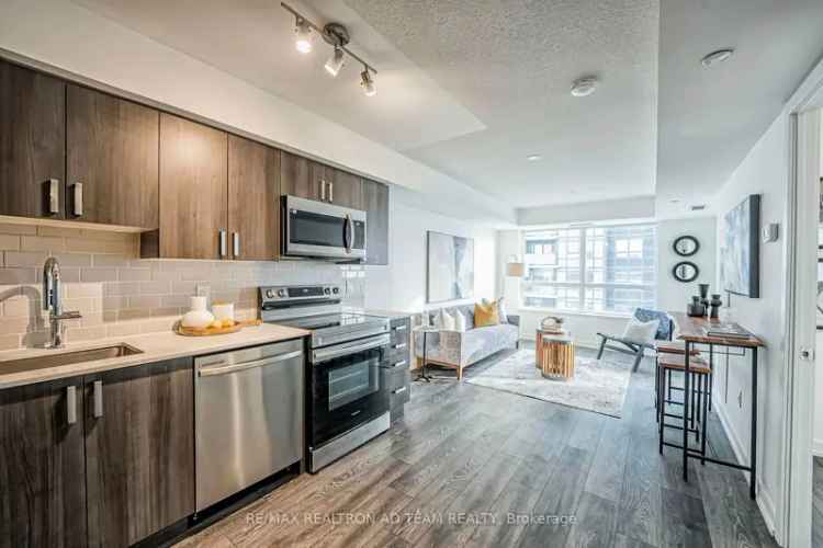 Stunning 2-Bedroom Condo in Pickering with Lake Views