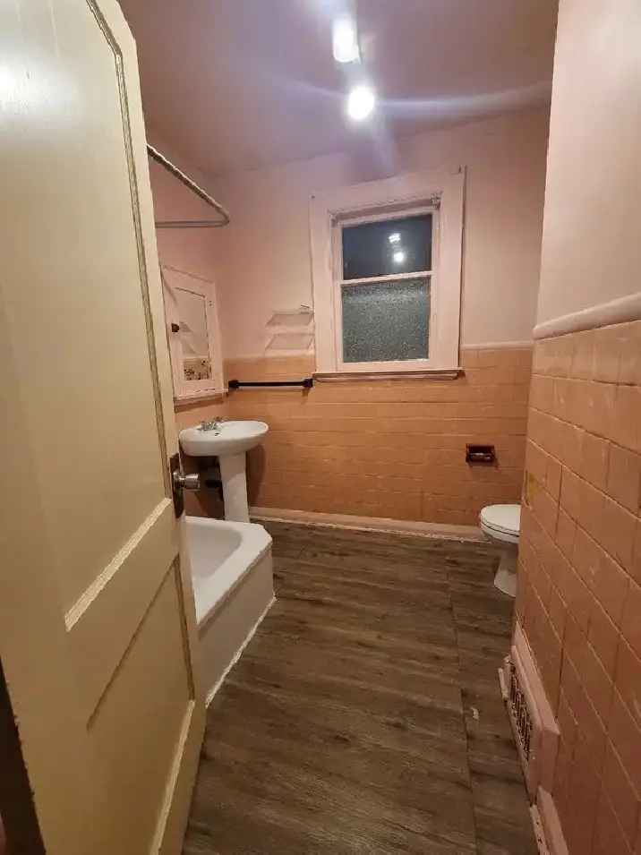 Private room for rent in east york