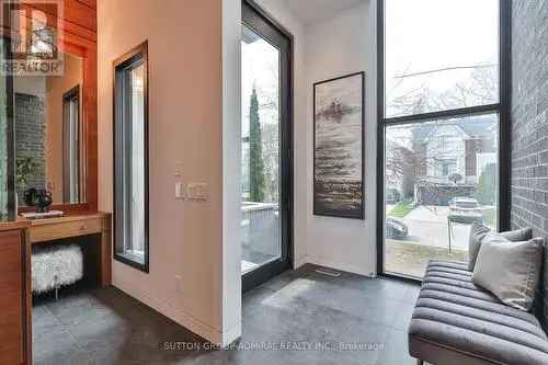 Luxury Family Home in Bedford Park Toronto