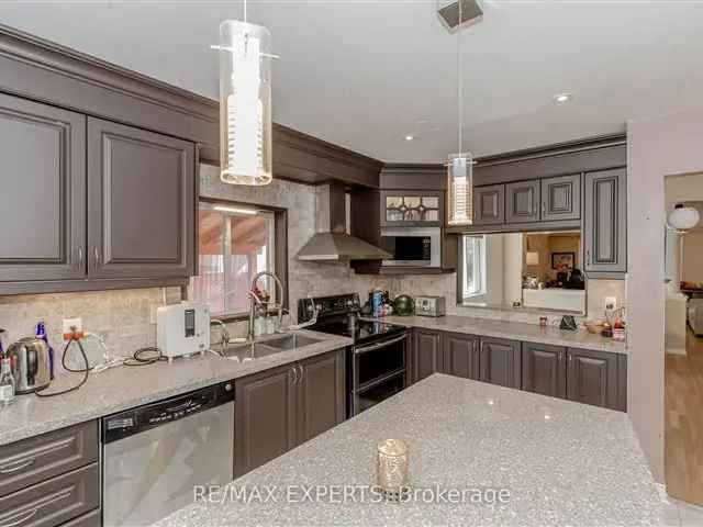 3 Bed 4 Bath Townhome Near Vaughan Hospital Hwy 400