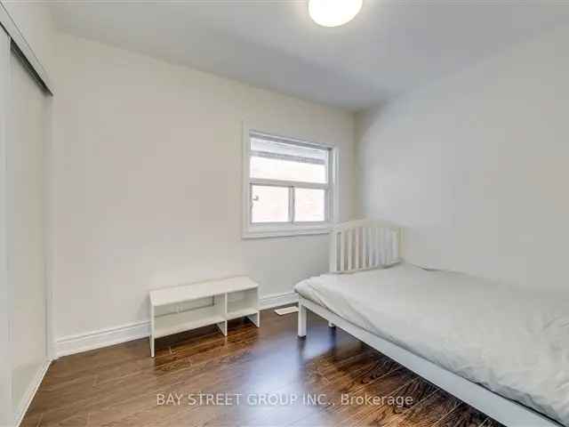 House For Sale in Toronto, Ontario