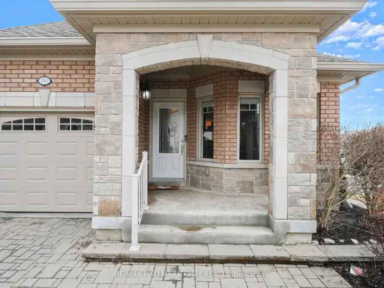 Briar Hill Home: Spacious Corner Lot, Open Concept, Golf Course Community