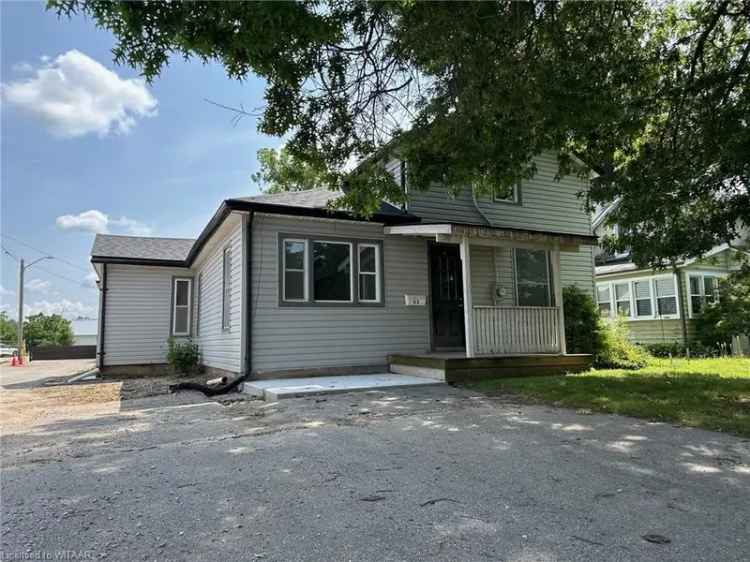 House For Sale in Tillsonburg, Ontario