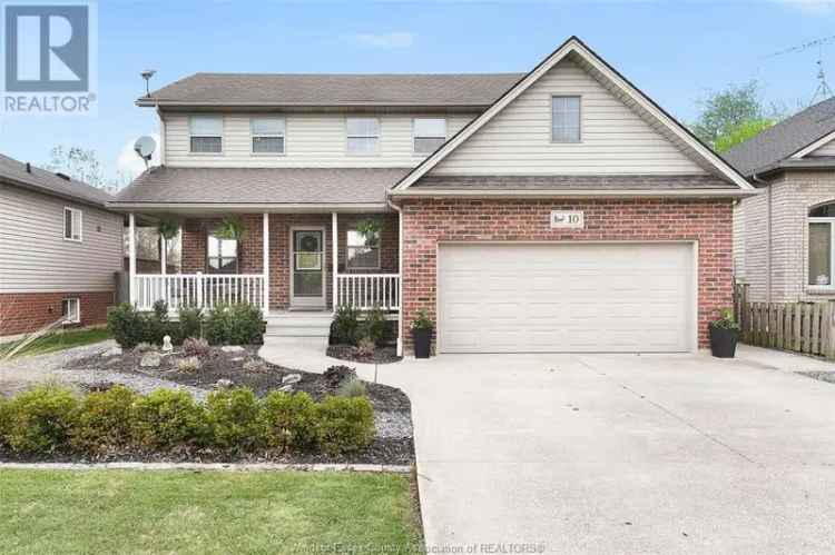 4 Bed 3 Bath Home with Pool Hot Tub and Finished Basement