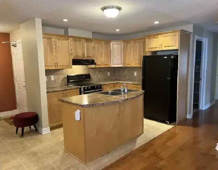 Rent 2 Bedroom Den Apartment in CenterPoint Area with Luxurious Amenities