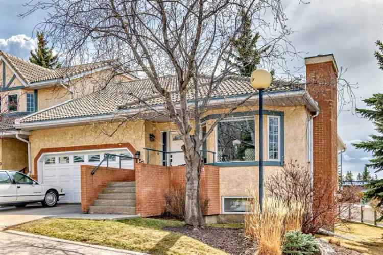 Fully Renovated Walkout Bungalow Townhome in Lincoln Park