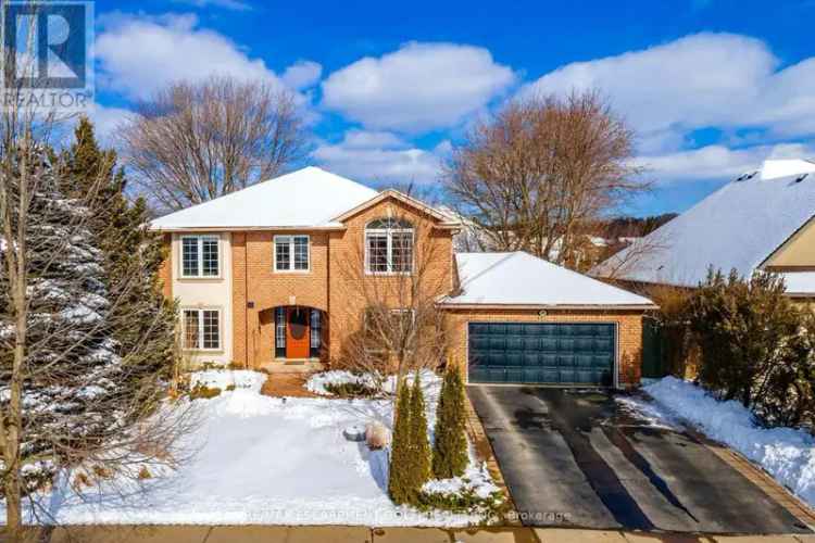 Executive Home in Fonthill - 4 Beds, 2.5 Baths, Pool