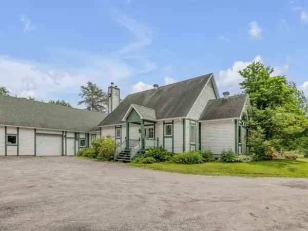 Country House for Sale near Golf and Bridges