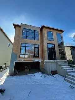 House For Sale in Barrie, Ontario