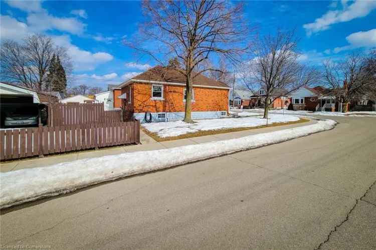 Buy Bungalow with Stunning Escarpment Views on Corner Lot