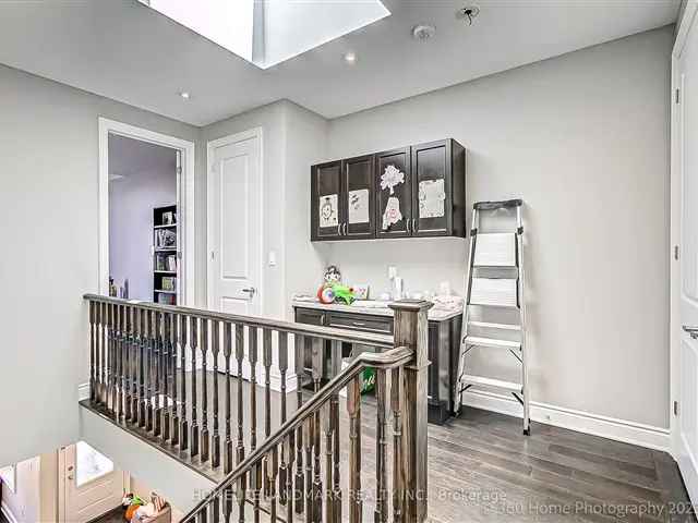 Modern Elegance 4-Bedroom Home near Richmond Green