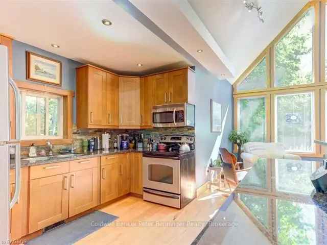 Lovely Bungalow near Silver Lake - Large Lot, Open Concept, and Private Setting