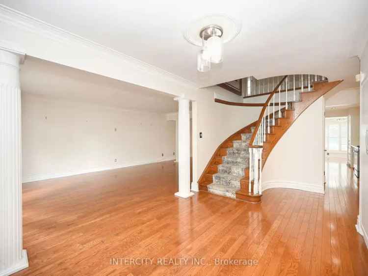 House For Sale in Brampton, Ontario