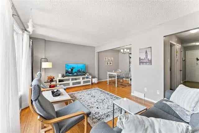 Westdale Townhouse Condo 3 Bed 1.5 Bath 2 Parking Spots