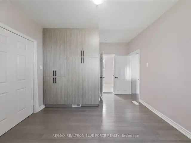 Beautifully Renovated Duplex Two-Storey Near Downtown