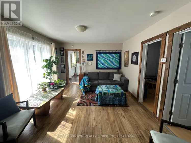 Charming 4-Bedroom Bungalow Near Amenities
