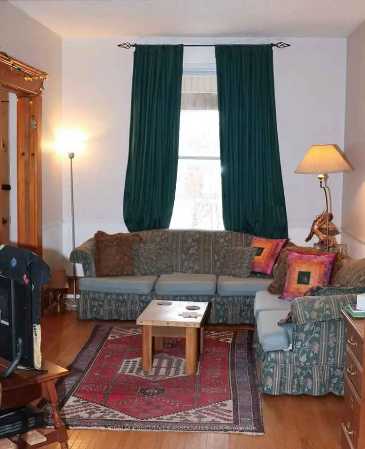 3 Bedroom House in Prestigious Avenues - Great for First Time Home Buyers or Investors