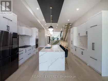 4 1 Bedroom Detached House in Mississauga