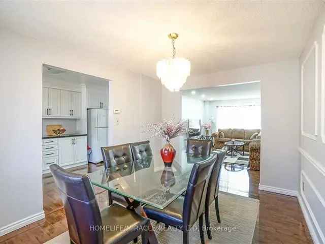 Townhouse For Sale in 113, Ashton Crescent, Brampton, Ontario