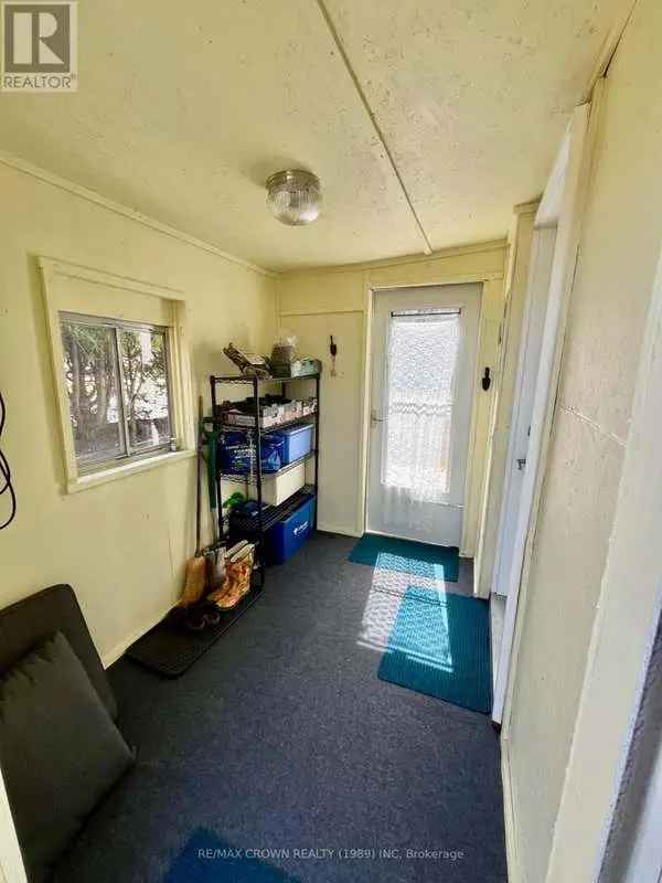 4-Bedroom Bungalow Near Park and Beach