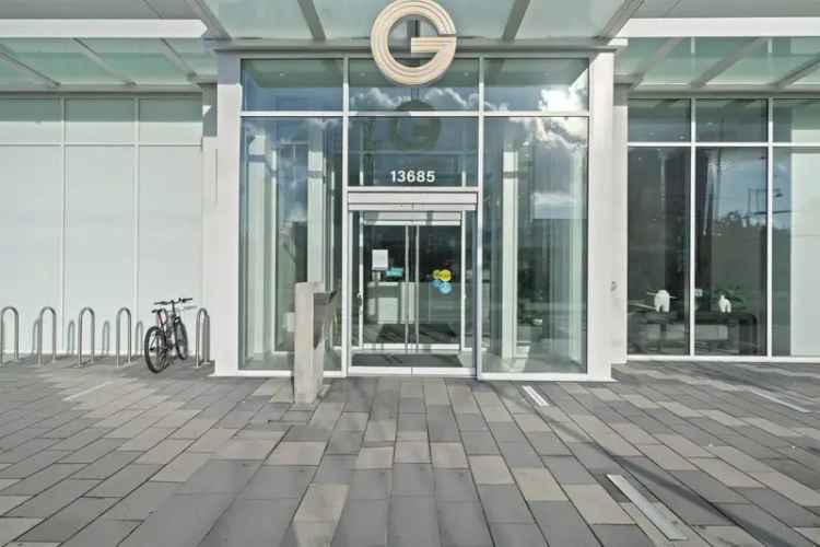 Surrey Central 1-Bed Condo - Amazing Amenities