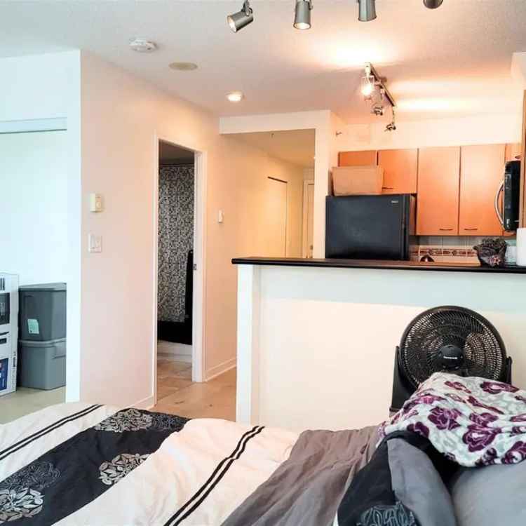 Vancouver West End Studio Den with Parking and Amenities