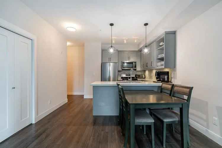 Condo For Sale in Surrey, British Columbia