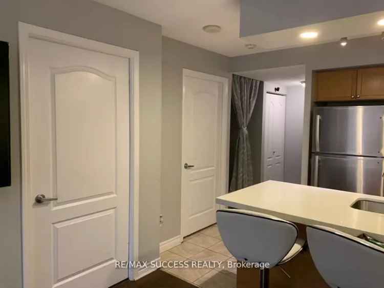 Rent 1 Bedroom Den Corner Unit in Square One Area with Modern Features